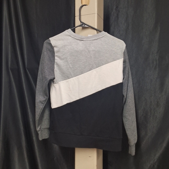 Reebok Gray and Black Color-Blocked Sweatshirt - Picture 6 of 9